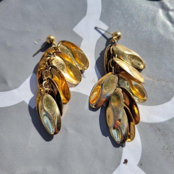 Set of 4 1980's Goldtone Pierced Earrings - Picture 5 of 6